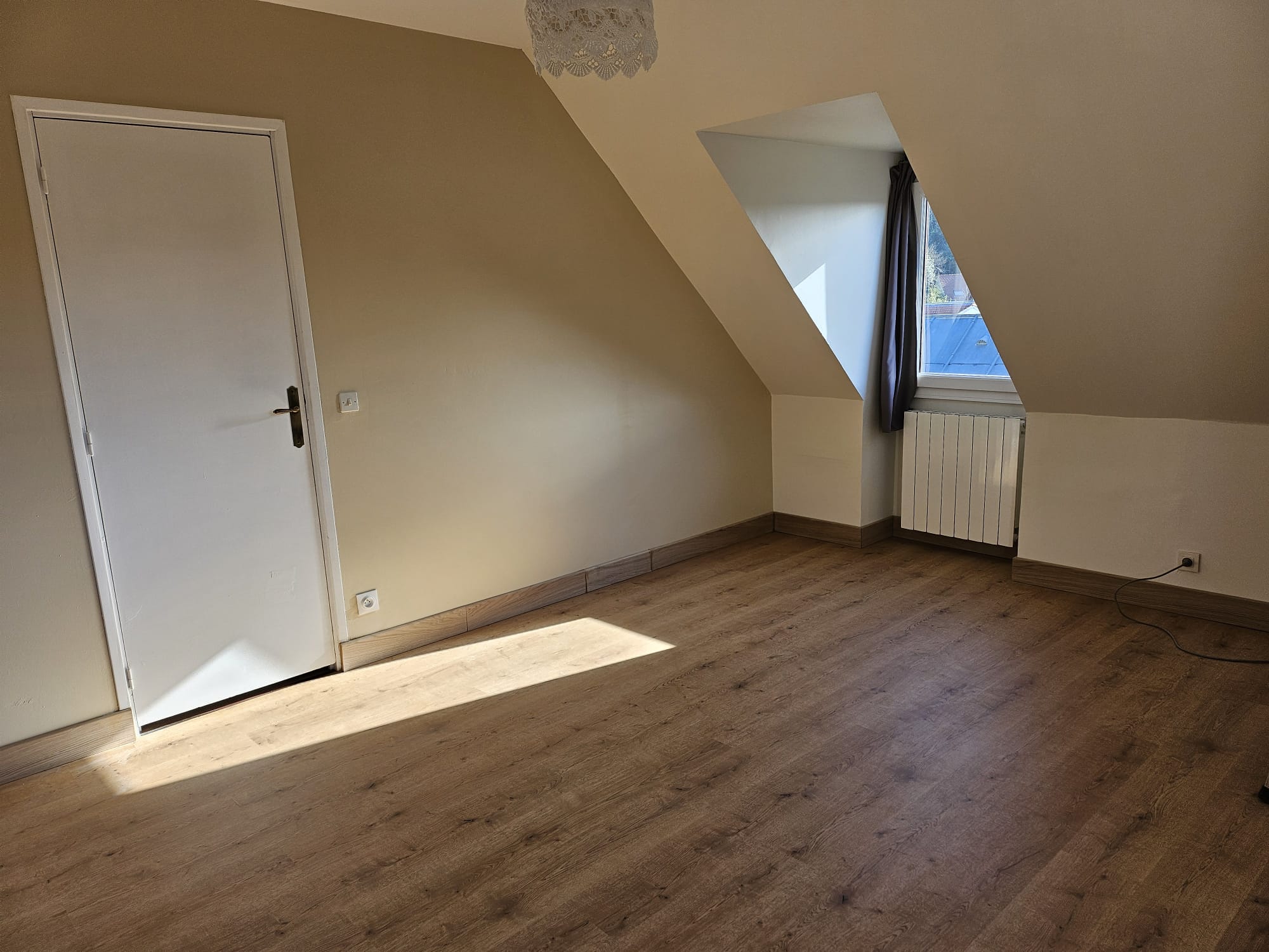Parquet stratifié, bois massif, lino